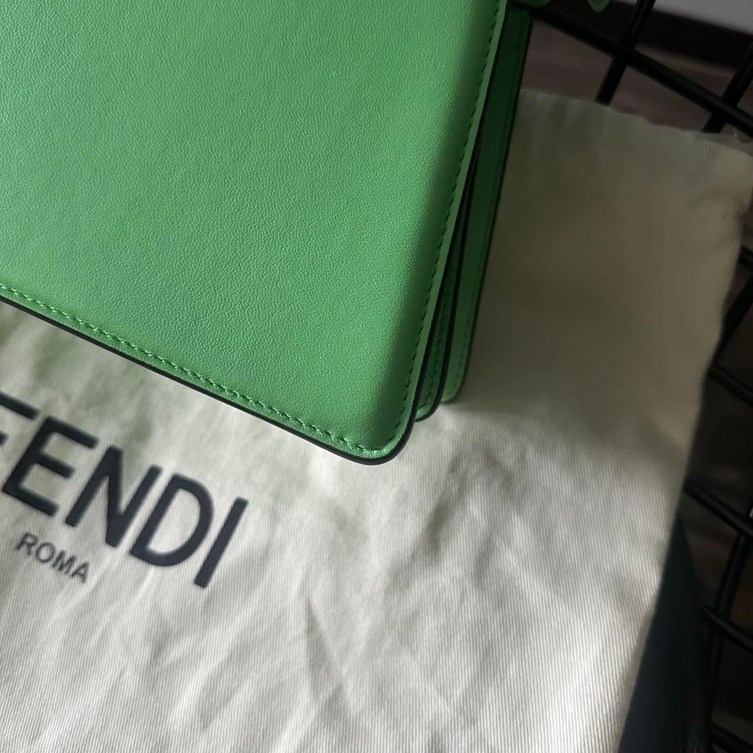 新品同様 FENDI ピーカブー アイシーユー プチ グリーン ショルダーバッグ
