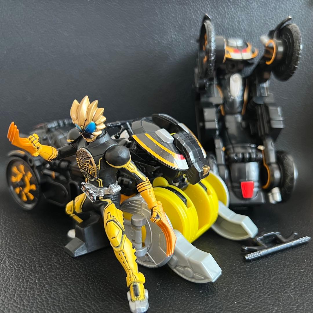 ■ 食玩 仮面ライダーオーズ ラトラーターコンボ ライドベンダー カンドロイド