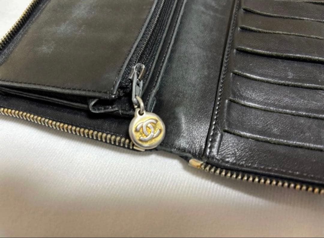 CHANEL シャネル　キャビアスキン　二つ折り財布