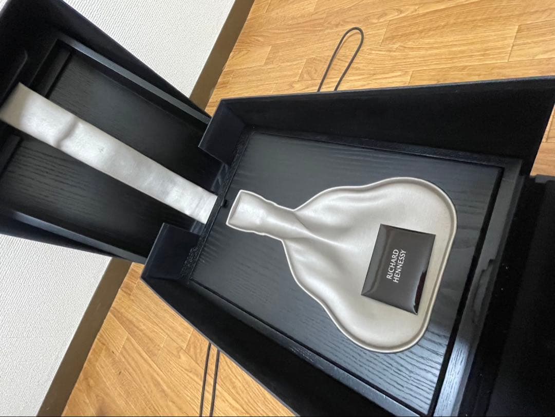 RICHARD HENNESSY ボトルケース