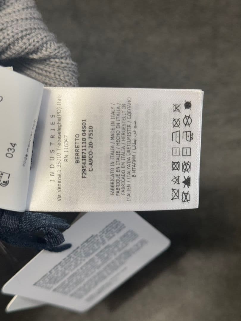 MONCLER　モンクレール　グレー　ニット帽　ビーニー