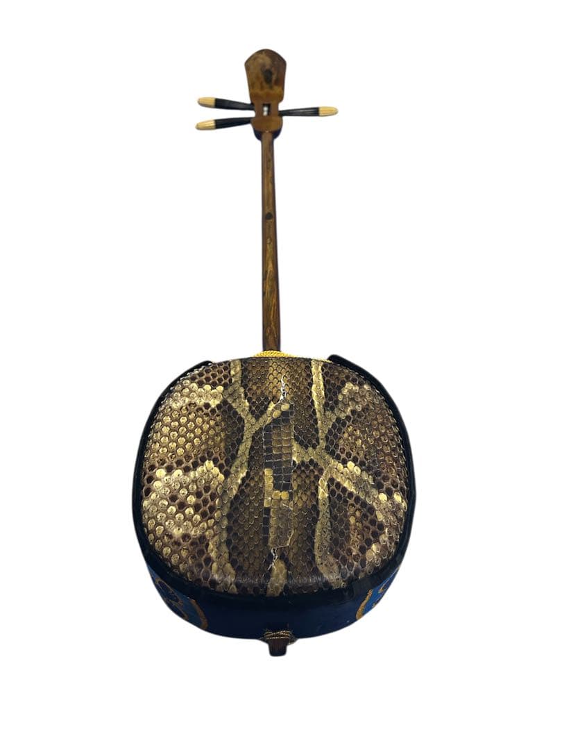 六線　琉球　 沖縄三線 蛇皮 民族楽器 破れ補修済み　沖縄伝統楽器　バチ付き