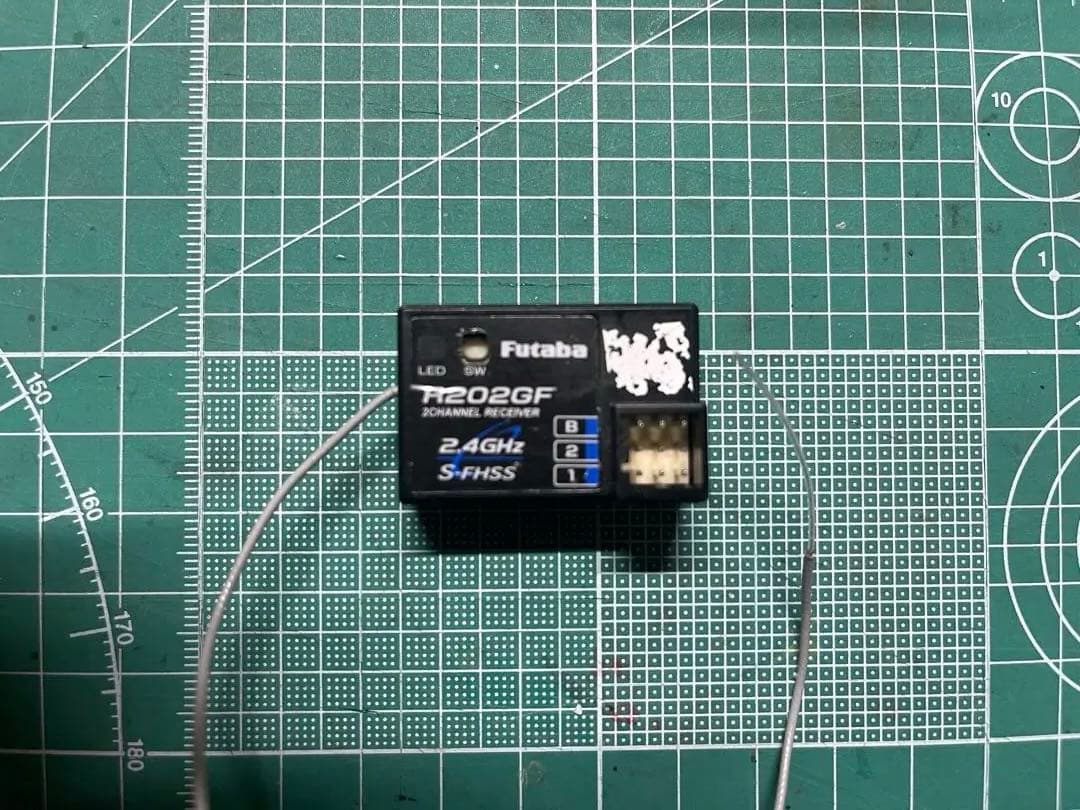 【中古】R202GF 受信機 カー用S-FHSS ①②