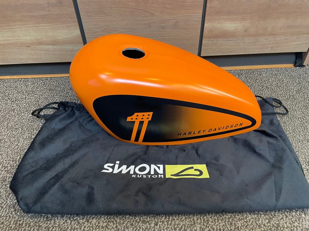 ハーレーダビットソン　XL883N サイモンカスタムタンクカバー
