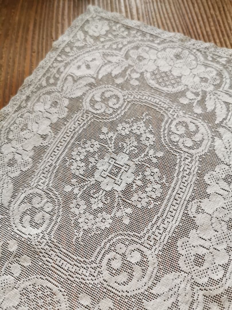 アンティーク 目の細かな◻◽フィレレース レクタングル トレイクロス ローズ紋様