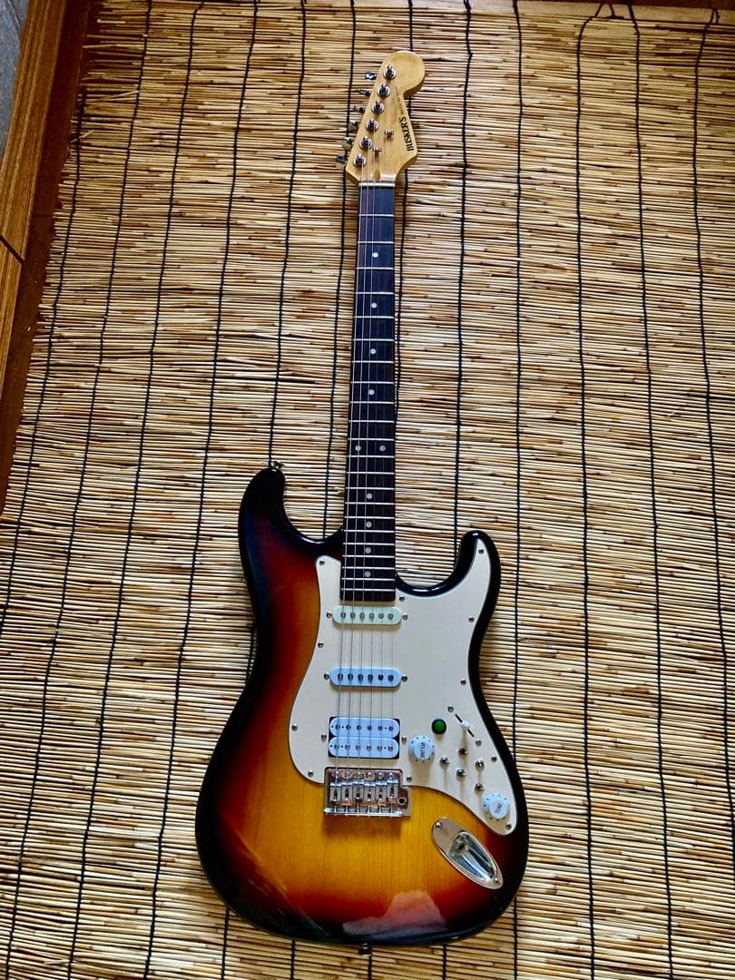 ☆美品　ローノイズで多機能搭載　BUSKERS SSH ST