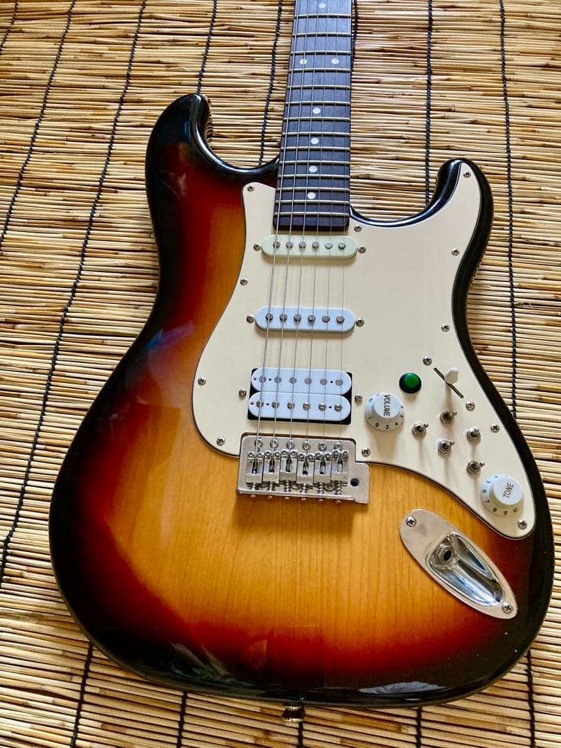 ☆美品　ローノイズで多機能搭載　BUSKERS SSH ST