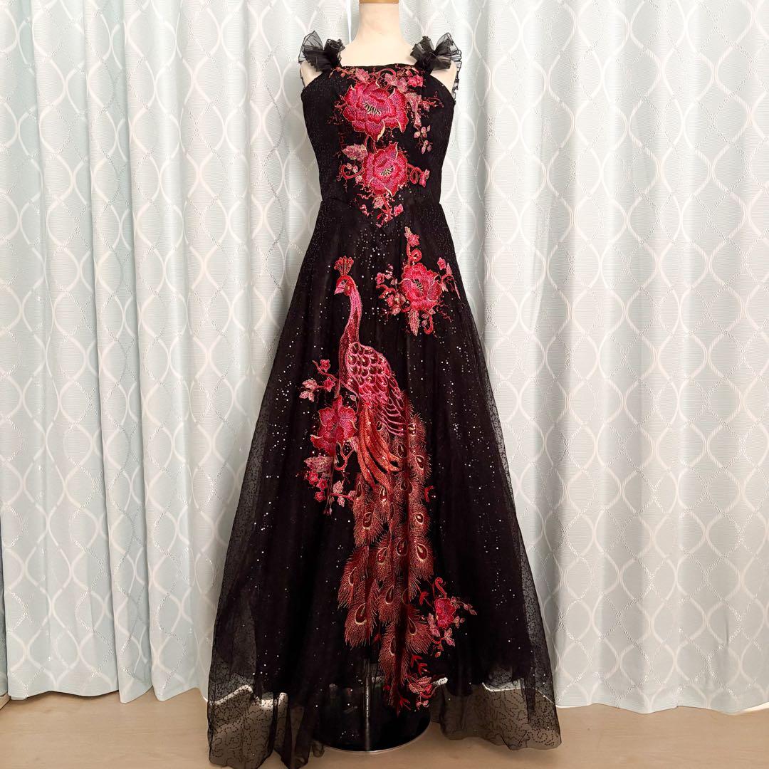 カラオケドレス 発表会 孔雀刺繍の黒ロングドレス