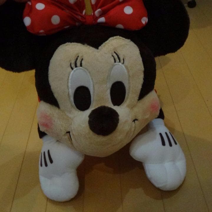 ミニーマウス ギガジャンボ 赤いほっぺの寝そべりぬいぐるみ タグ付き