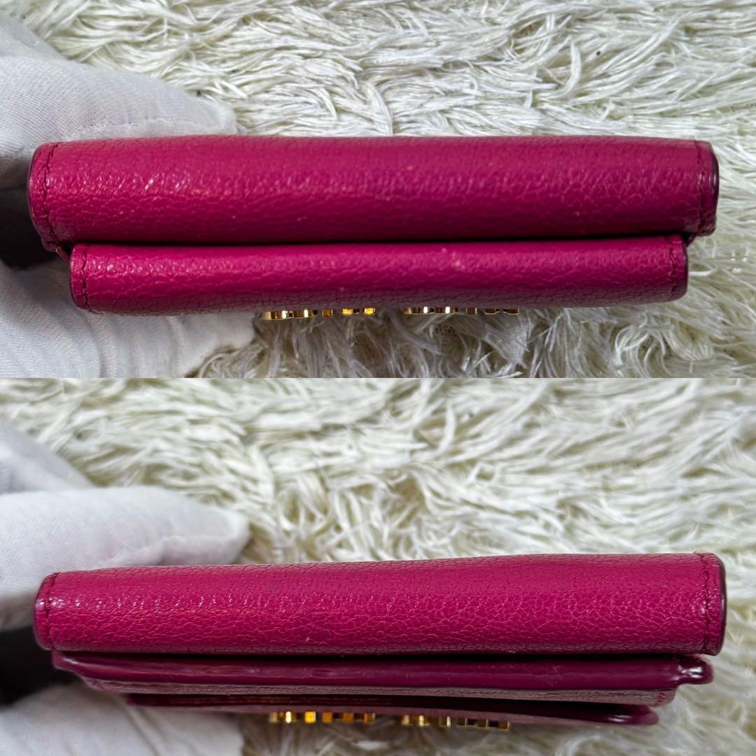大人気✨ミュウミュウ　三つ折り財布　マドラスレザー　ゴールド金具　シボ　ピンク