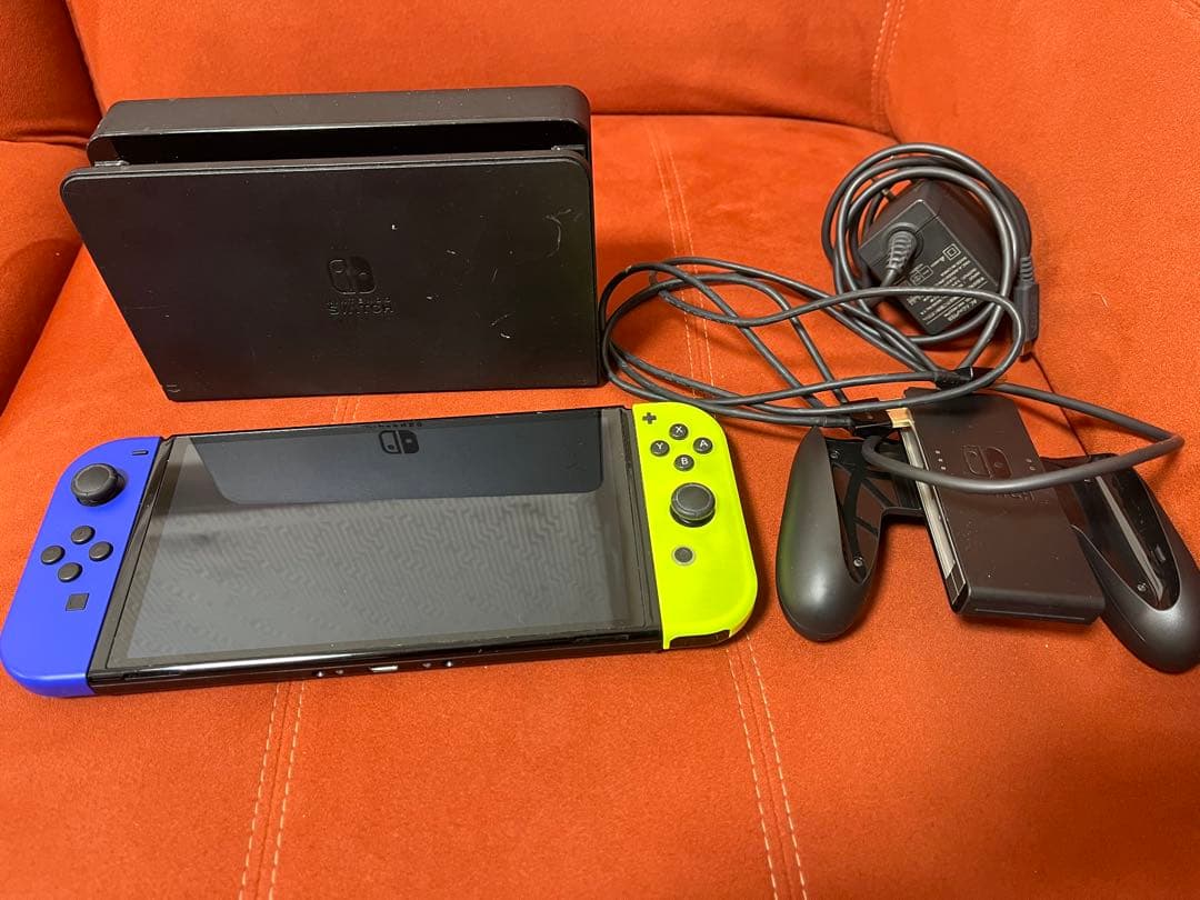 ①Nintendo Switch 青/黄Joy-Con 本体　中古使用品