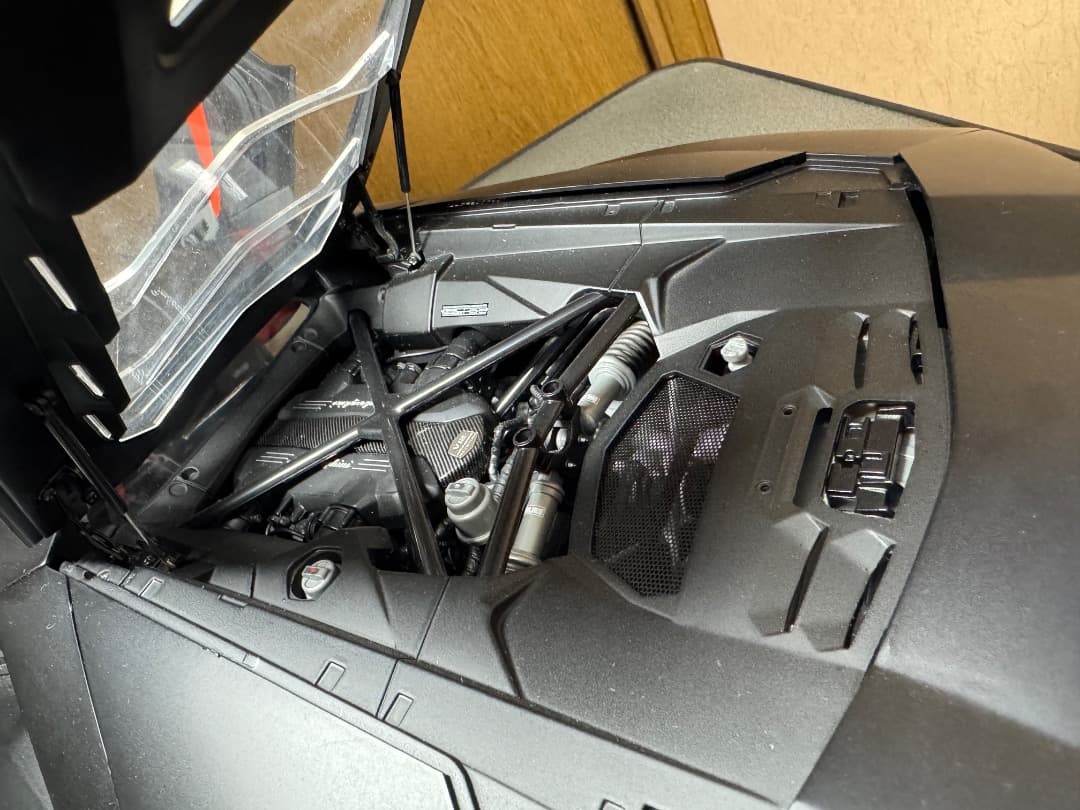 ポケール ランボルギーニ アヴァンタドール　1/8 pocher