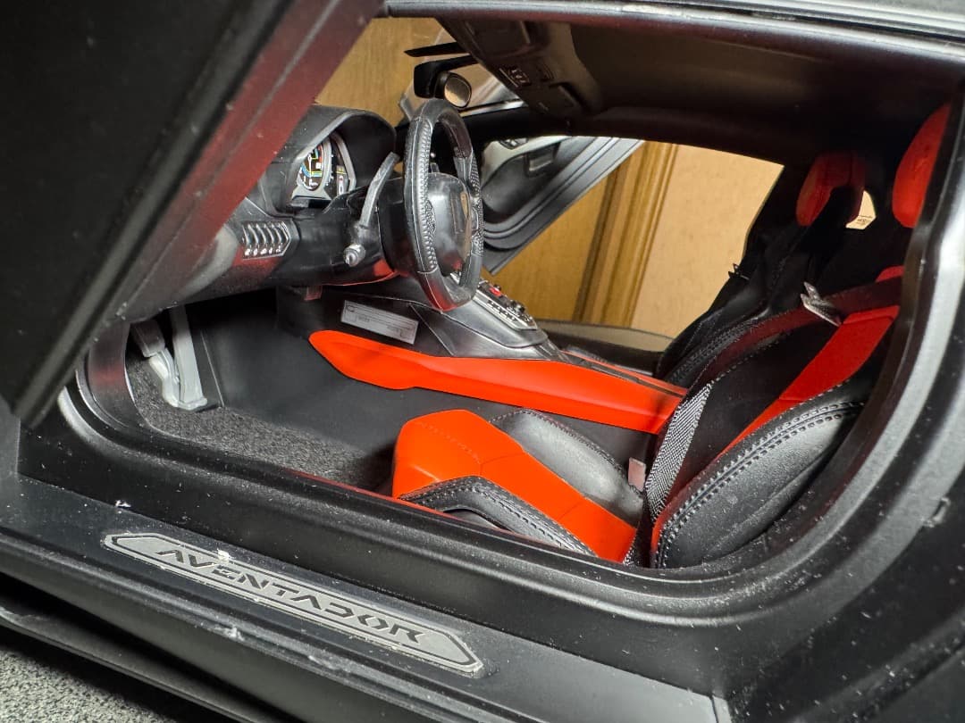 ポケール ランボルギーニ アヴァンタドール　1/8 pocher