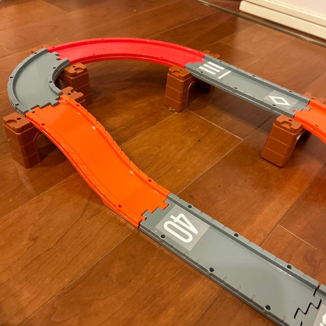 ミニカーとサーキットコースセット