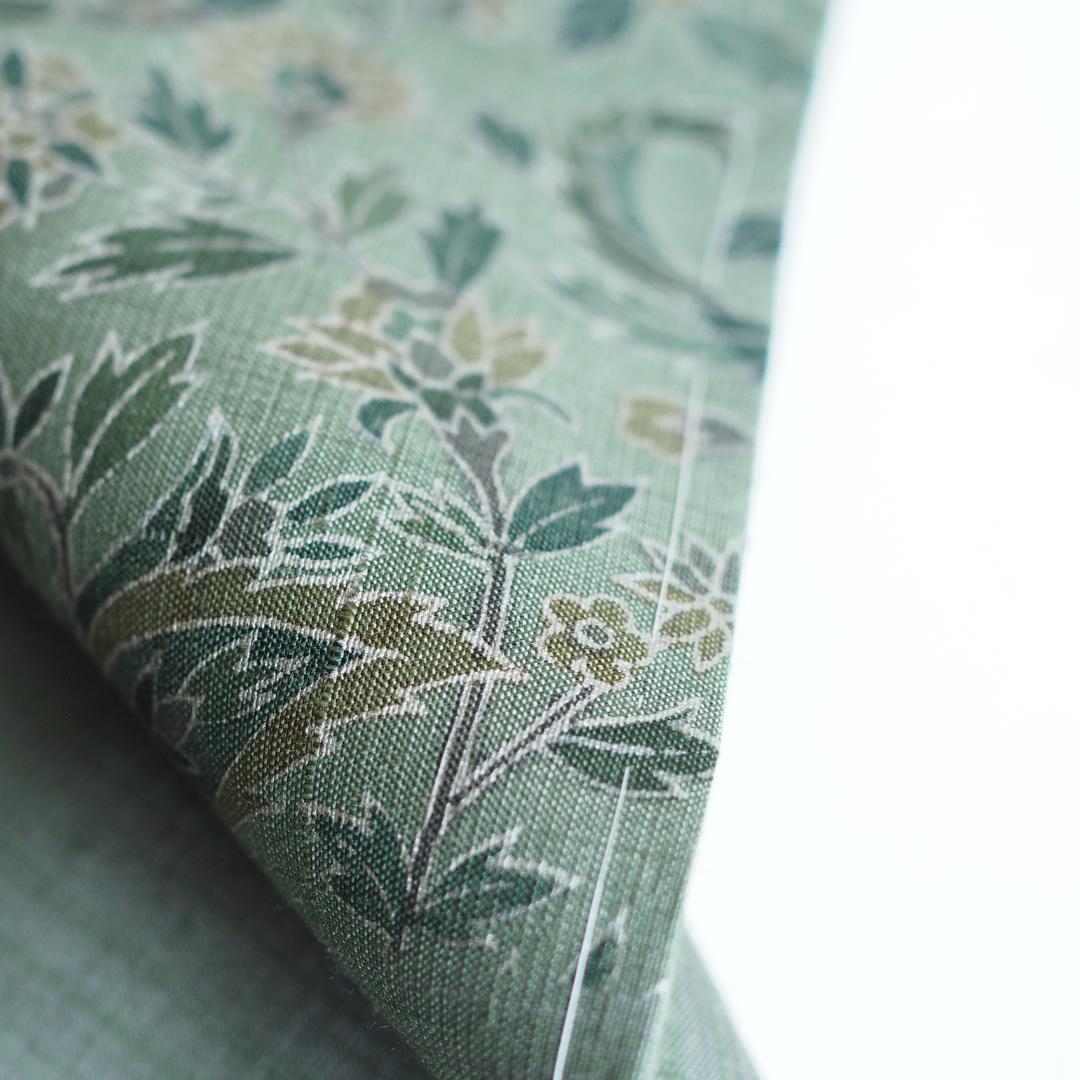 【着物】【つむぎ】グリーン地 片変わり 更紗柄 うす縞 紬 No.47