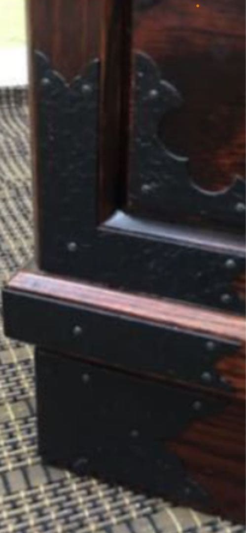 彫刻入り 高級打ち出し金具♦️コンパクト和箪笥♦️年代アンティーク♦️補償付　送料込