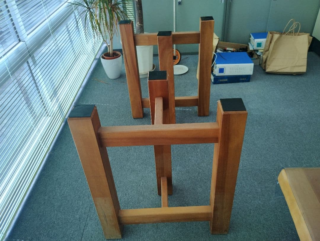 パジョーとして　②木製テーブル の脚