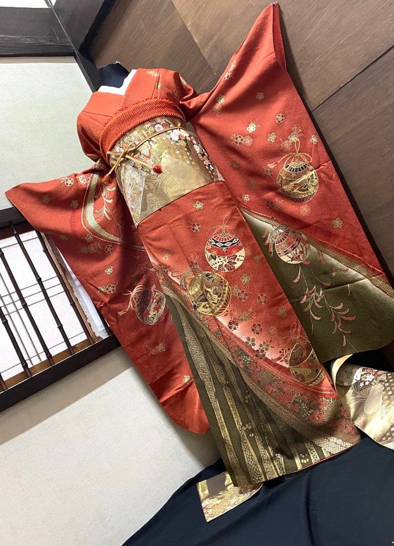 振袖フルセット6点サイズM〜Ｌ駒刺繍　草花毬文　暈し染め　金彩　正絹