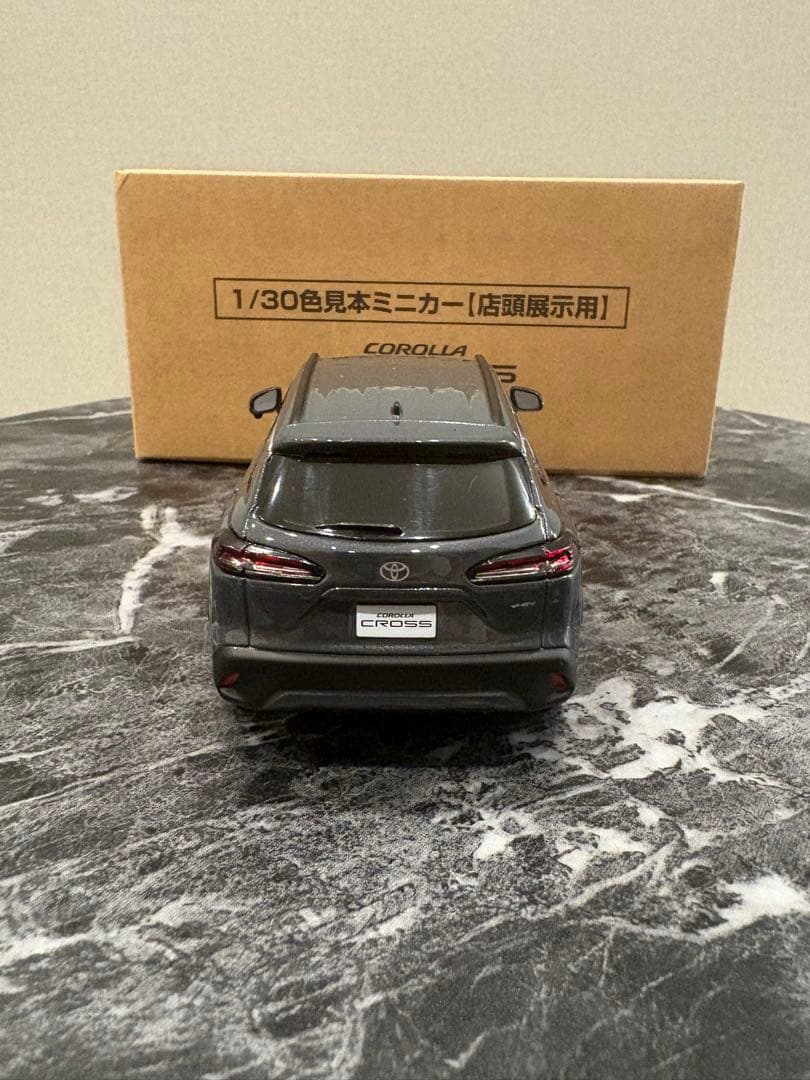 新型カローラクロス ミニカー カラーサンプル アッシュ【非売品】