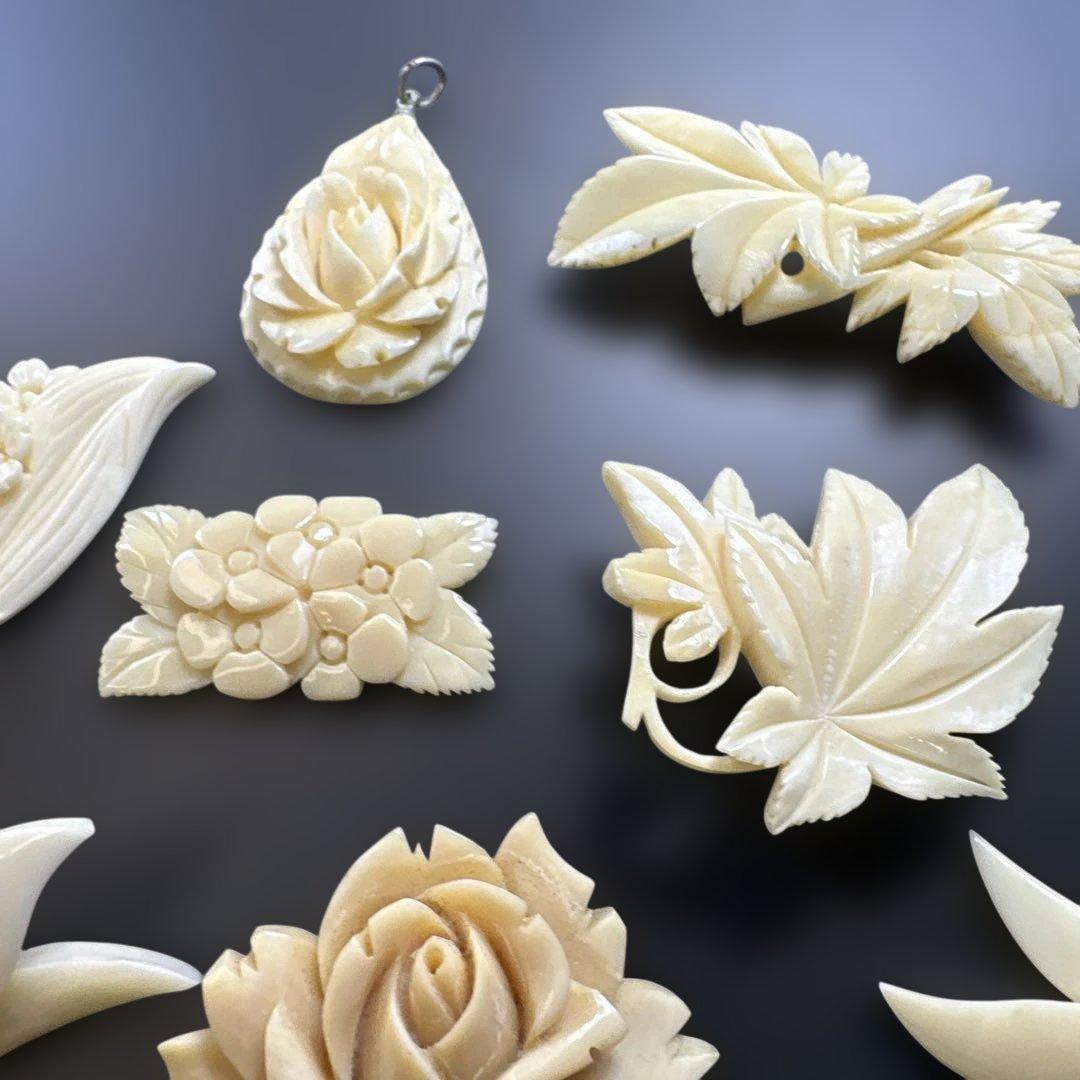 【vintage】鯨歯　ブローチと素材まとめ売り　ハンドメイドに！