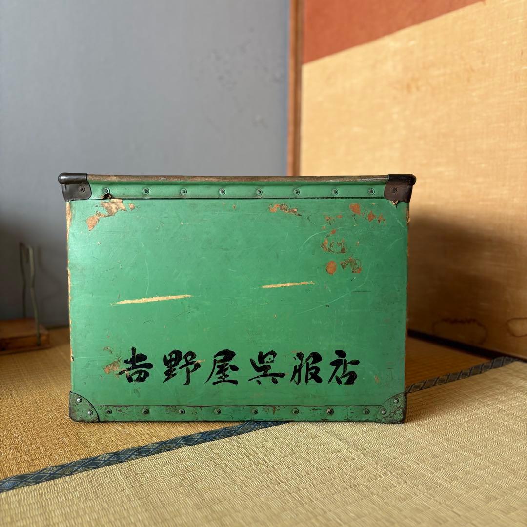 1960年代の日本硫化紙（スチールペーパー）製の呉服店用収納箱