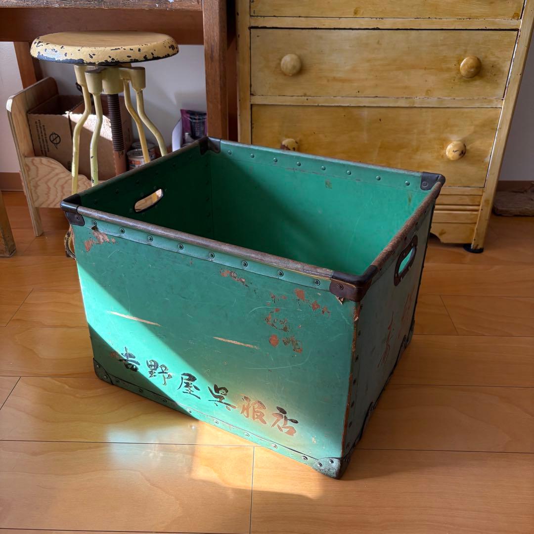 1960年代の日本硫化紙（スチールペーパー）製の呉服店用収納箱