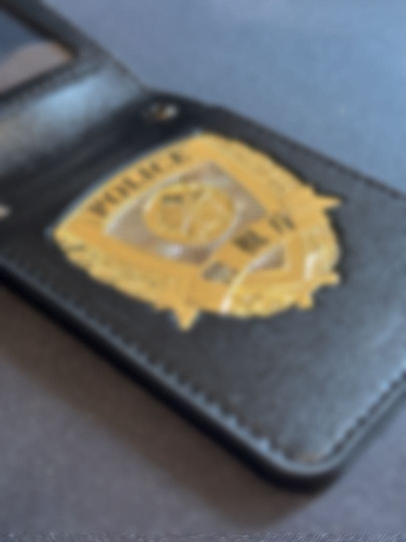 すぐ発送　コスプレ用　警察手帳レプリカ