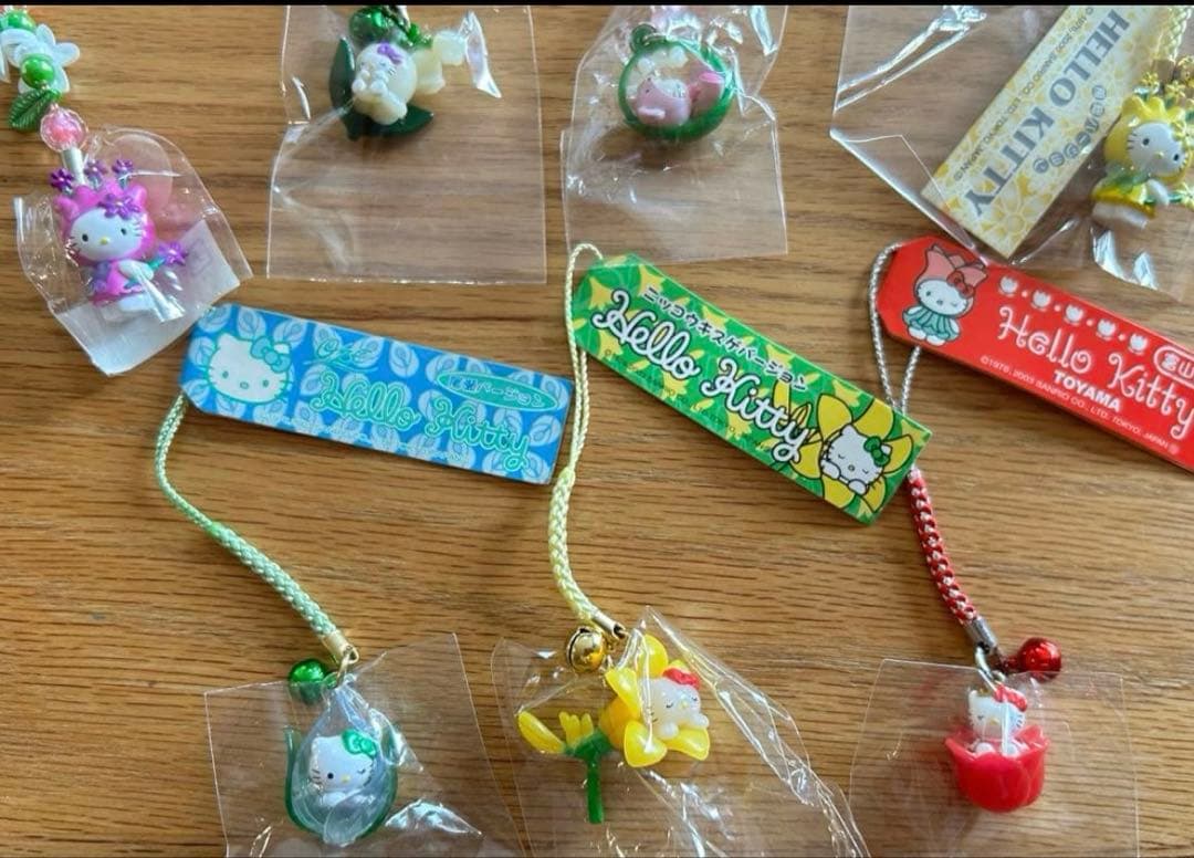 ご当地キティ　根付けストラップ　お花シリーズ　フラワーアイランド