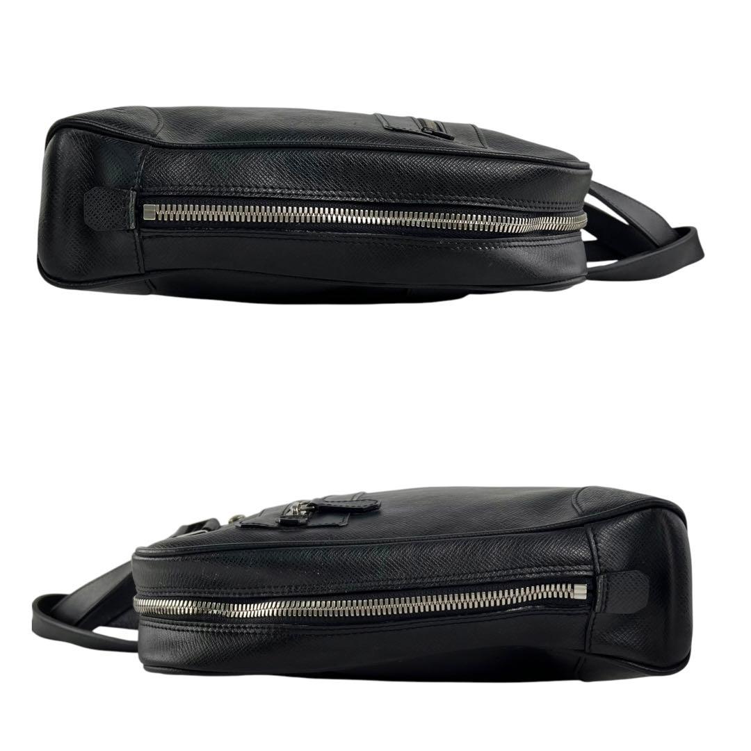 【美品】ルイヴィトン　タイガ　ビジネスバッグ　トート　レザー　黒　ハンド