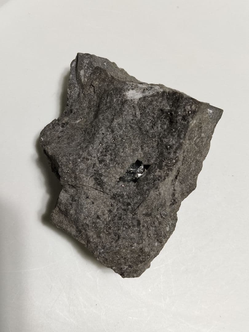 パワーストーン　天然石　原石　ハーキマーダイアモンド母岩付　499g　318