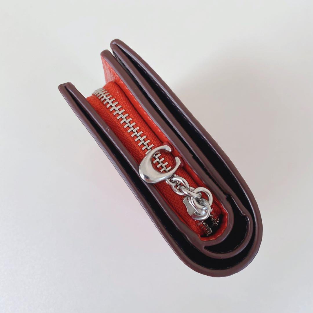 【新品未使用】COACHコーチ★二つ折り財布★Cチャーム★マイアミレッド★レザー