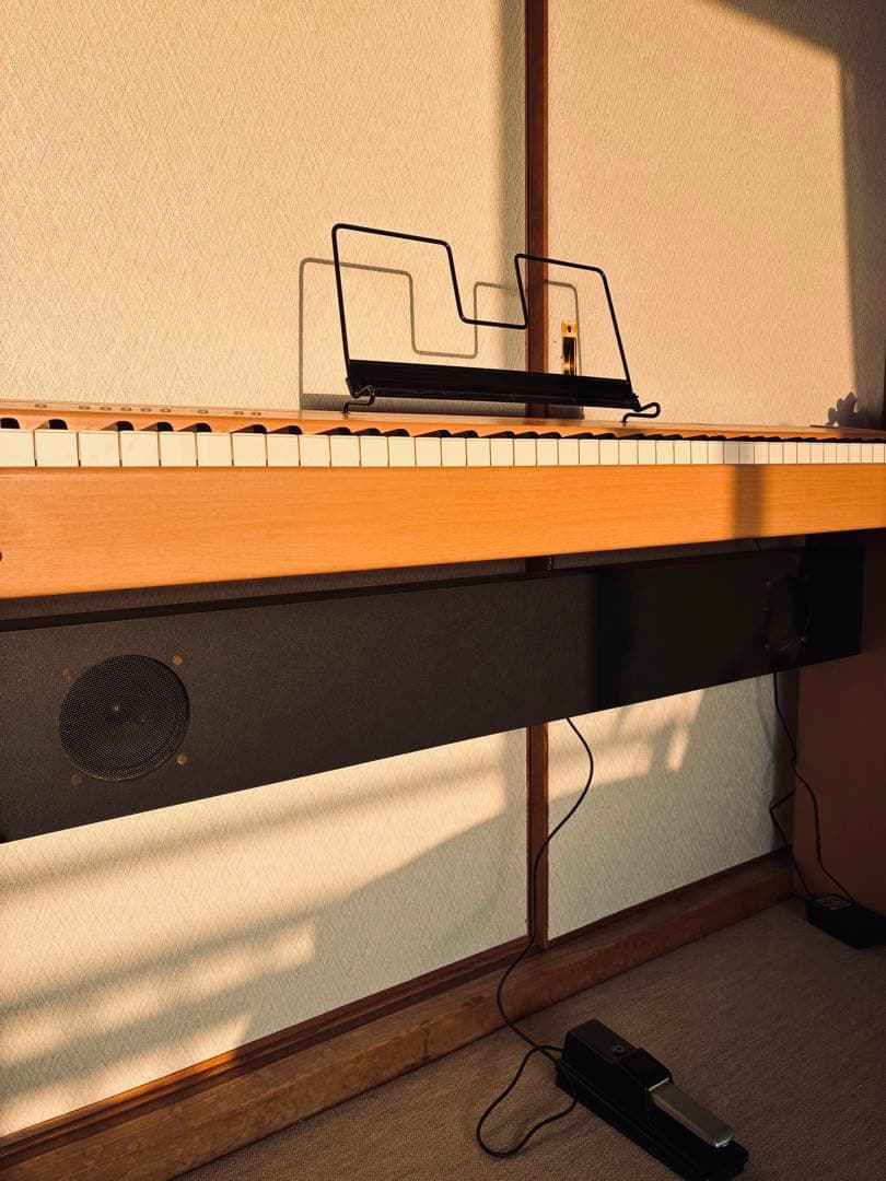 Roland ローランドF-90 デジタルピアノ　電子ピアノ　木目調　88鍵盤