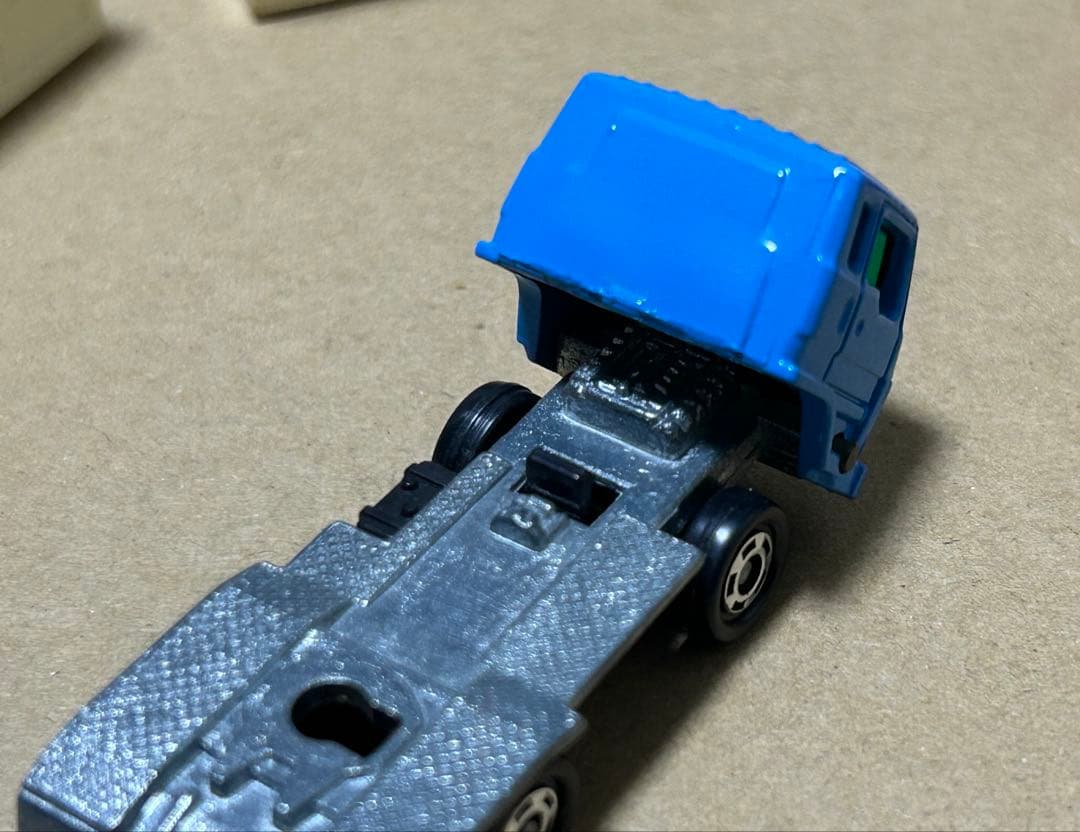 ロングトミカ いすゞ V12 ハウストレーラー 青ヘッド