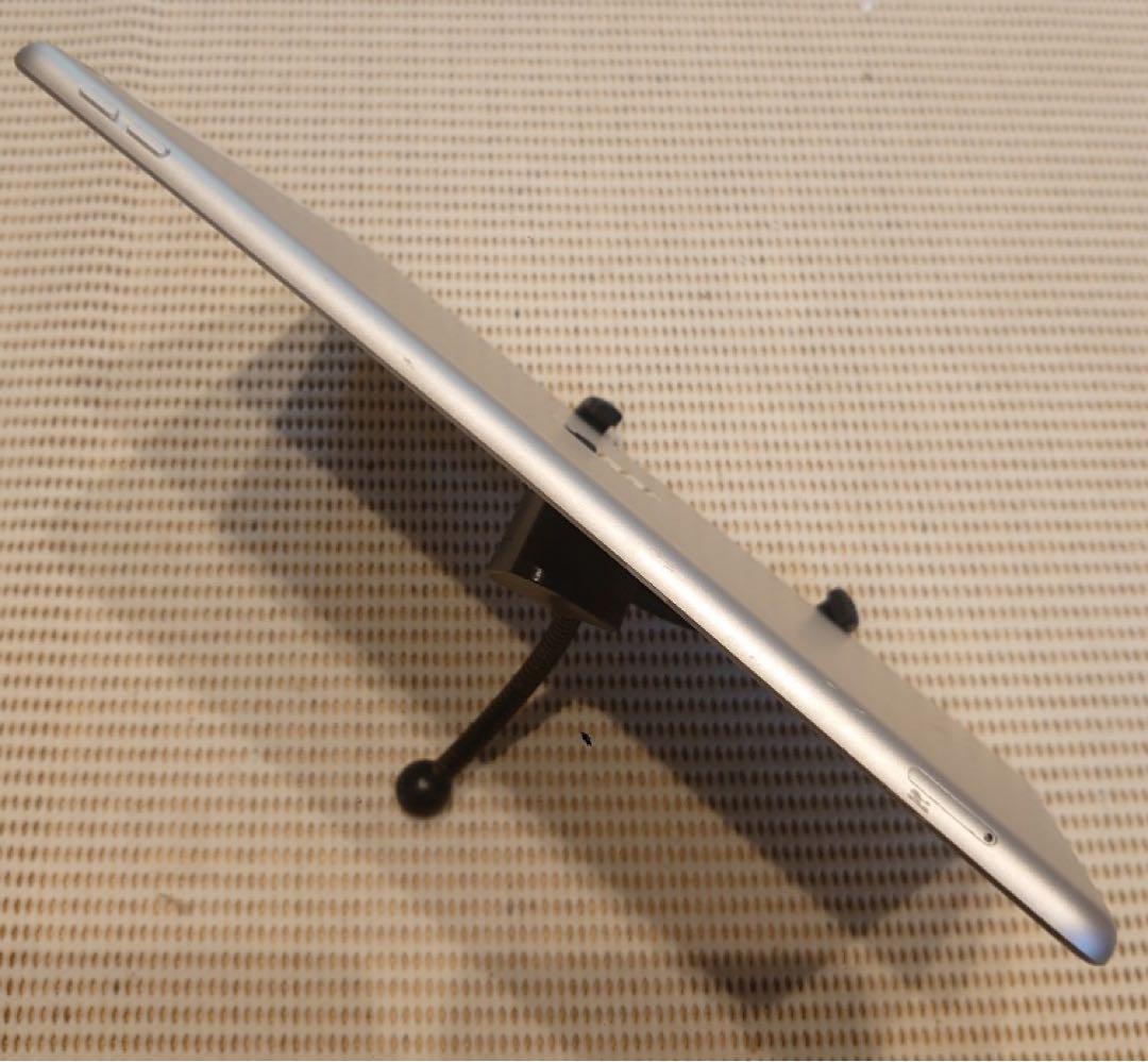 完動品SIMフリーiPad第8世代(A2429)本体32GB送料込1Q1KN