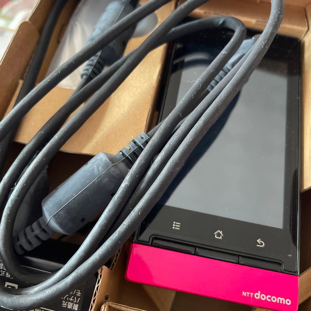 NTT docomo P-01D マゼンタ 本体