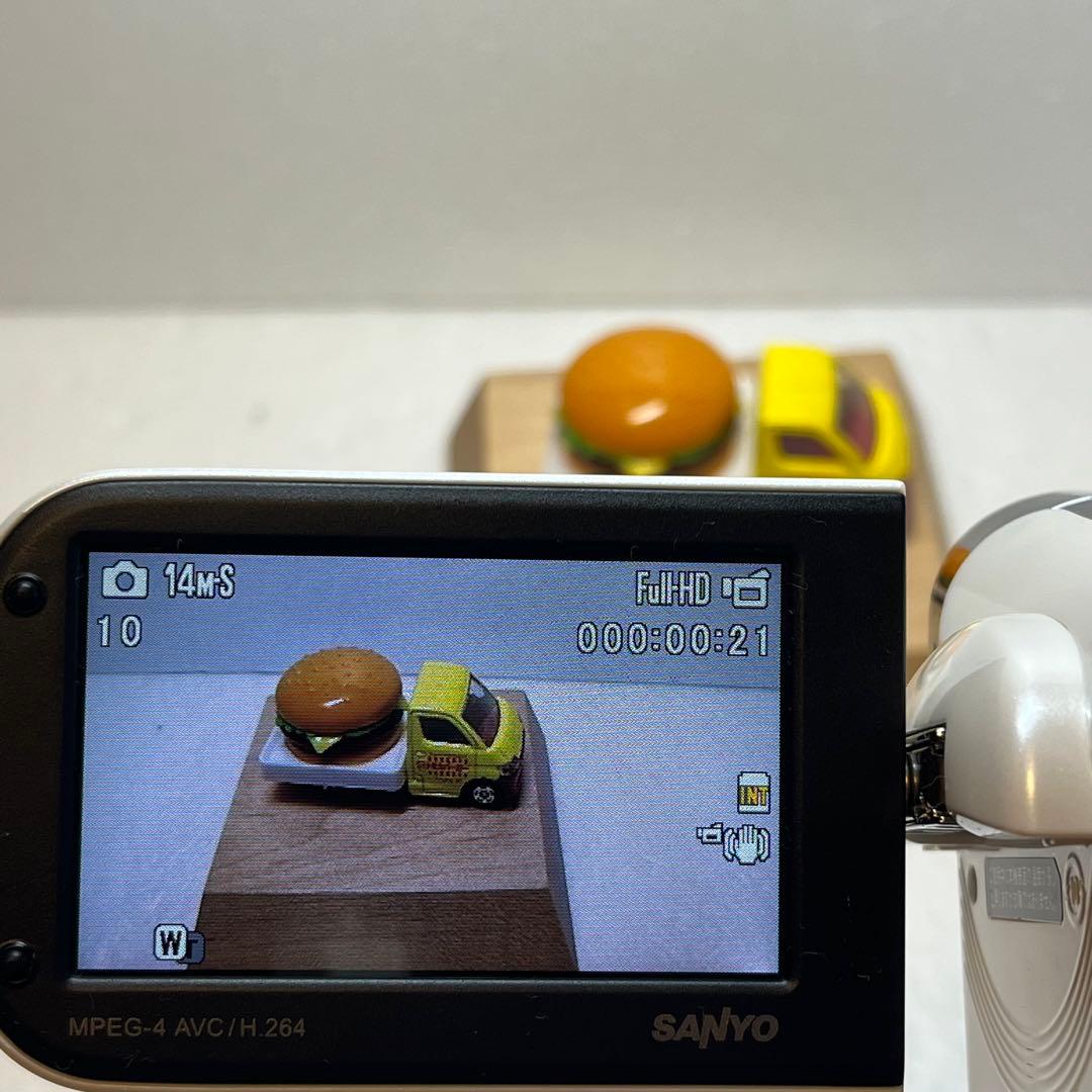 ☆極美品☆SANYOデジタルムービーカメラXacti DMX-CG100ホワイト