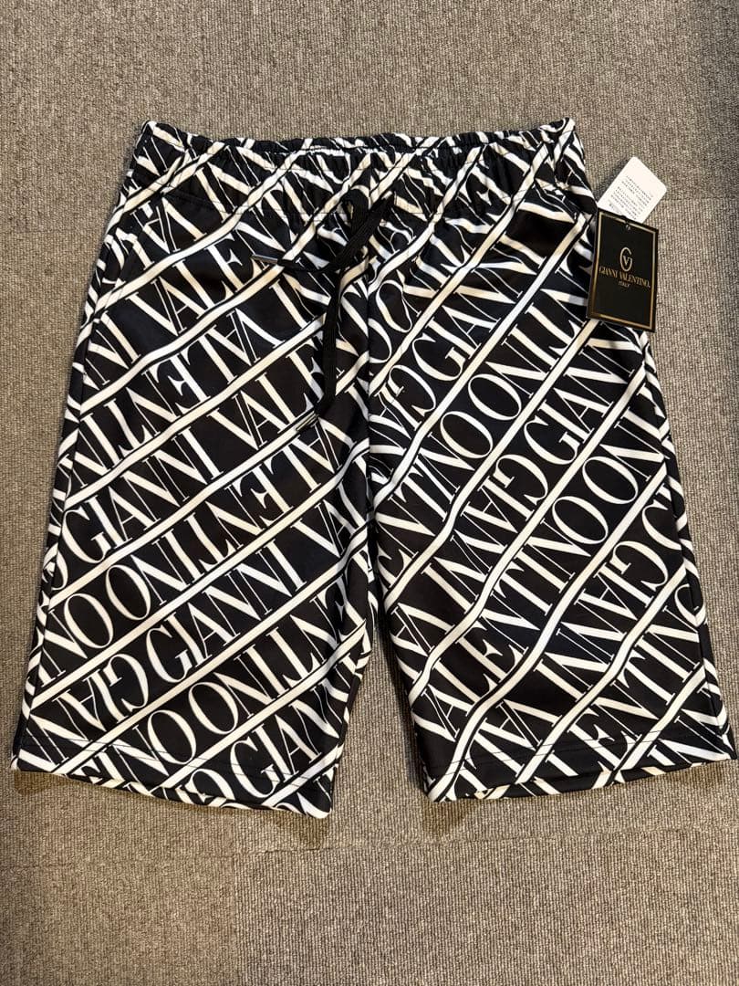 【新品☆送料込】Valentino 水着 ショートパンツ 水陸両用（M）