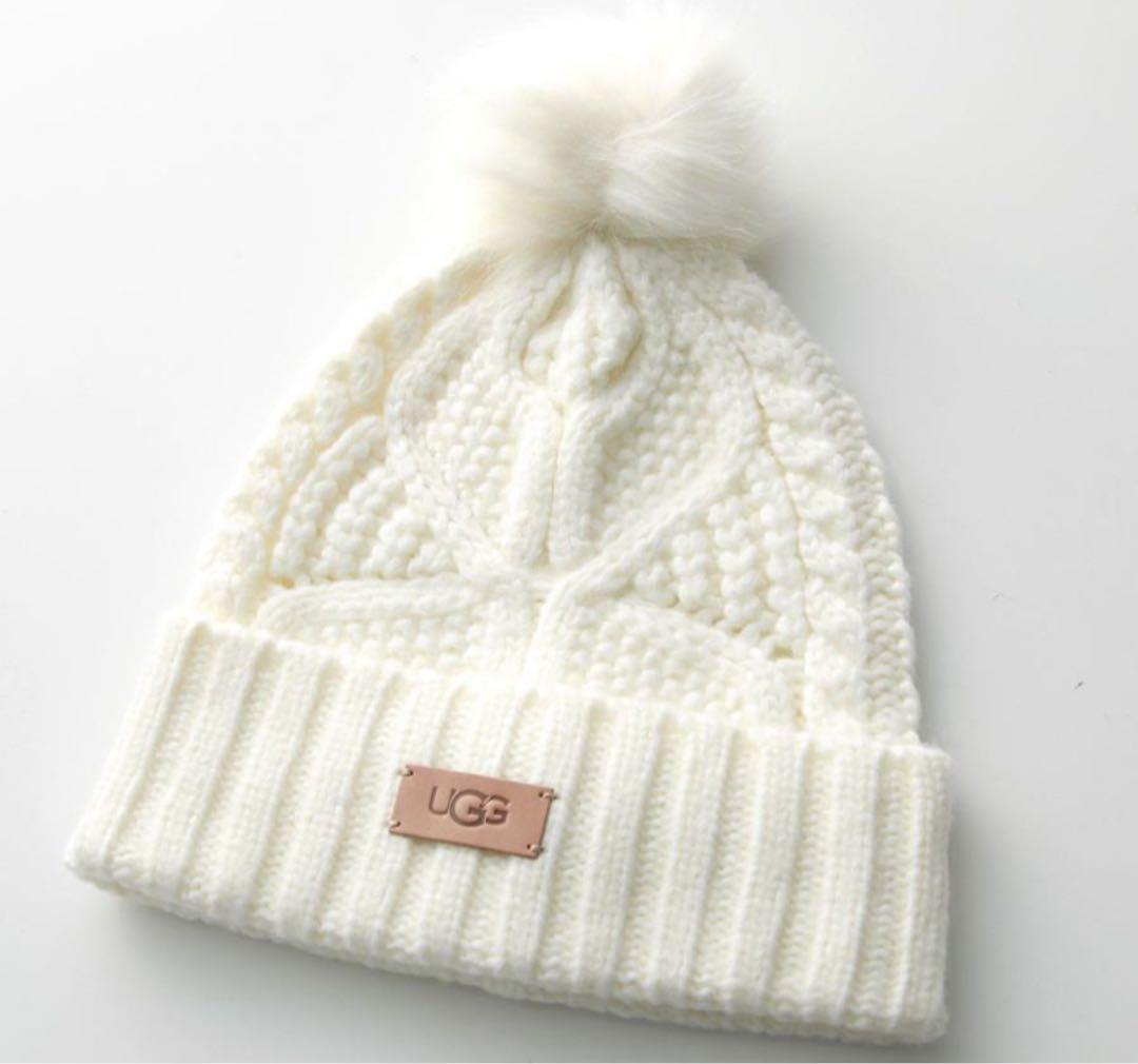 UGG ホワイト ポンポン付きニット帽