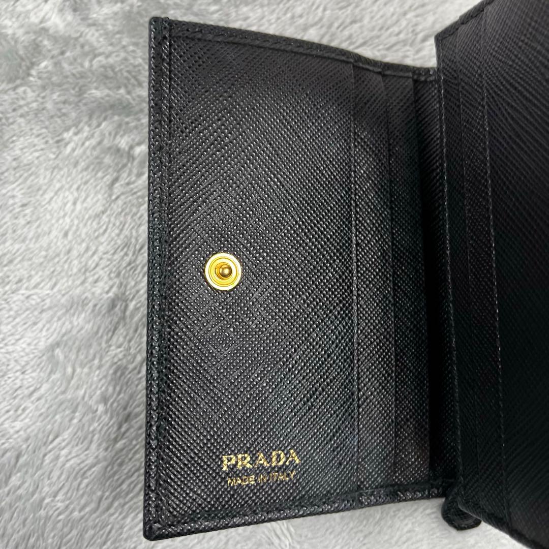 現行モデル・極美品✨ Prada プラダ 2つ折り財布 ブラック 黒 三角ロゴ
