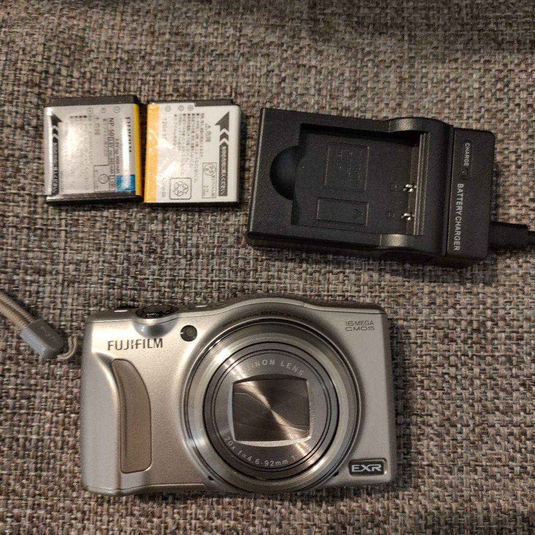 Fujifilm FinePix F770EXR 本体と付属品