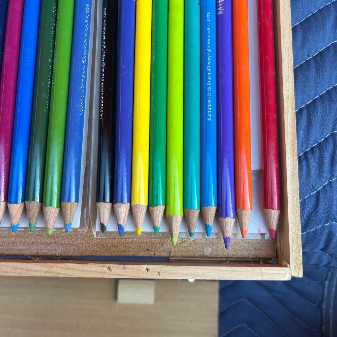 100色　色鉛筆