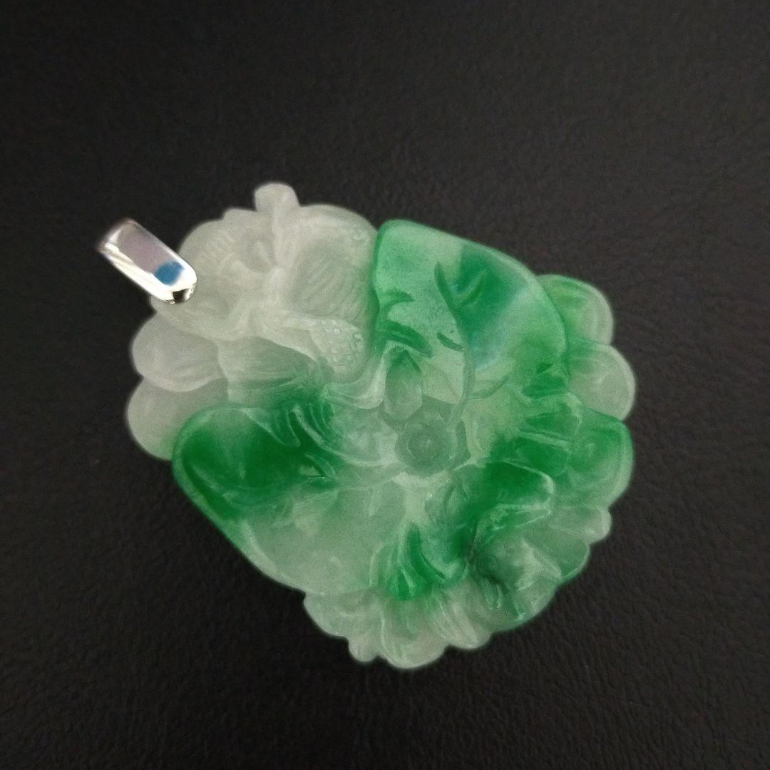 希少　Pt900 刻印　翡翠 ？花彫刻 ペンダント 美品