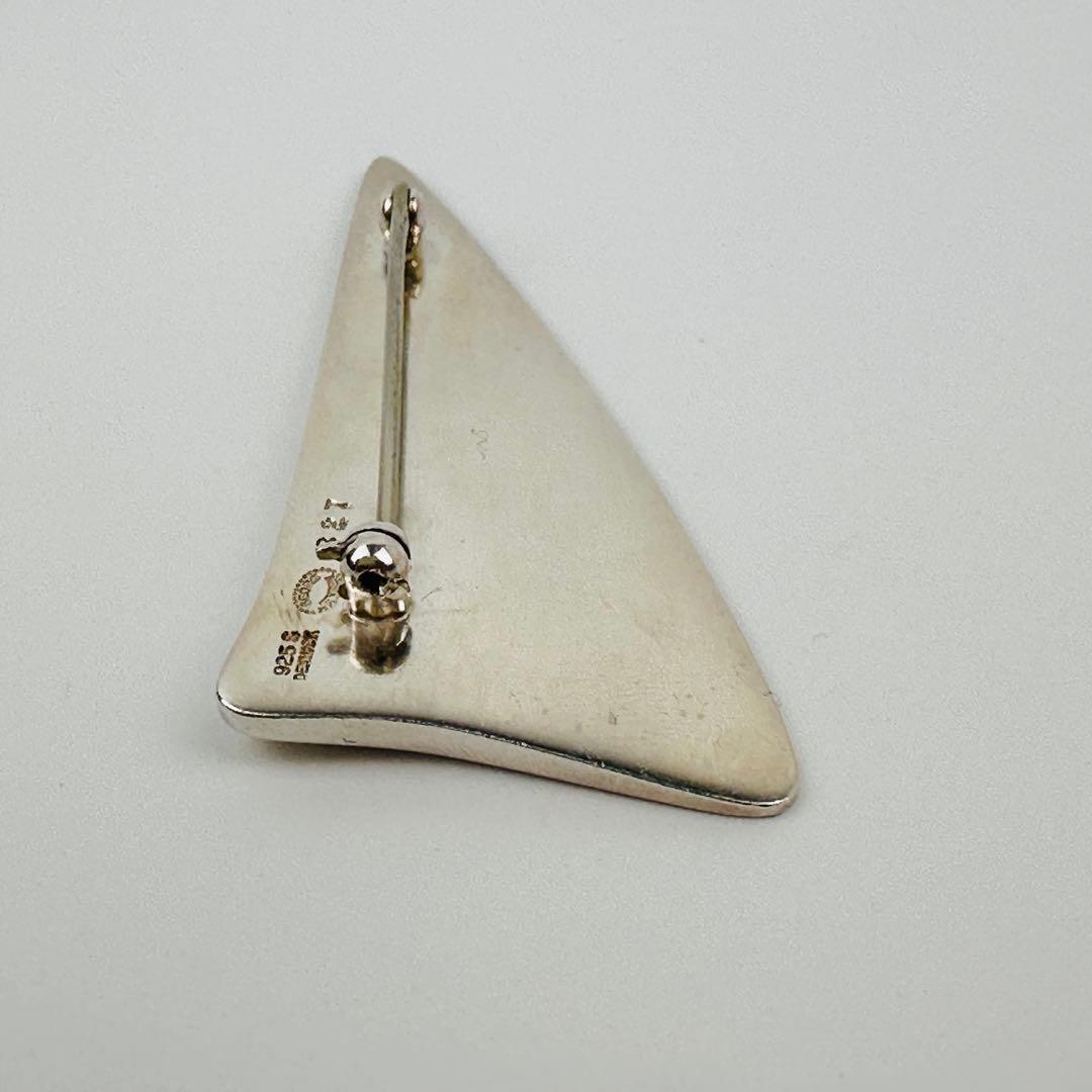 【クリーニング済】ジョージジェンセン シルバー925 三角形 ブローチ ロゴ