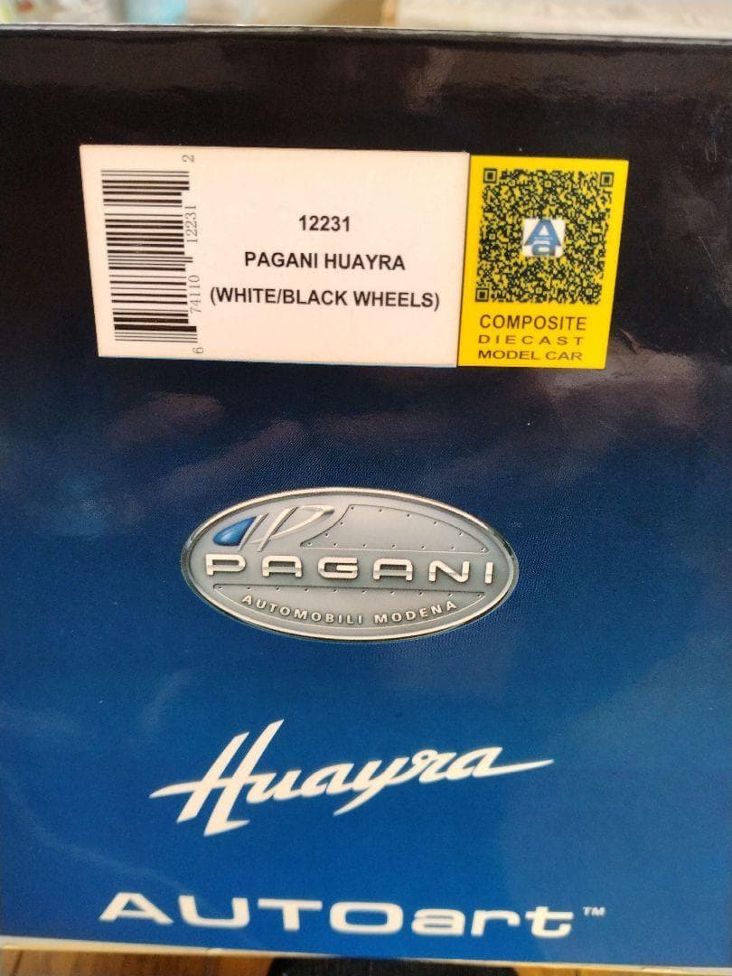 34　オートアート　AUTOart　1/12　パガーニ　ウアイラ