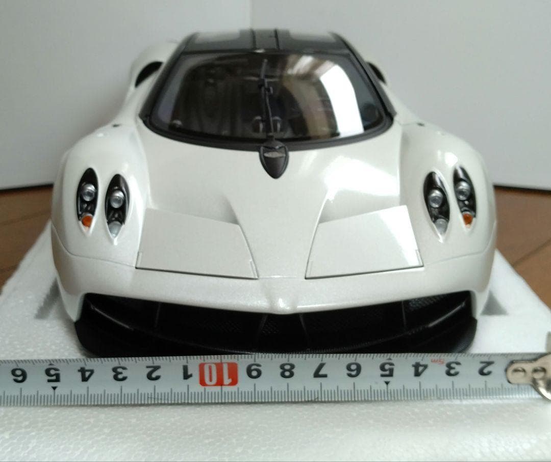 34　オートアート　AUTOart　1/12　パガーニ　ウアイラ