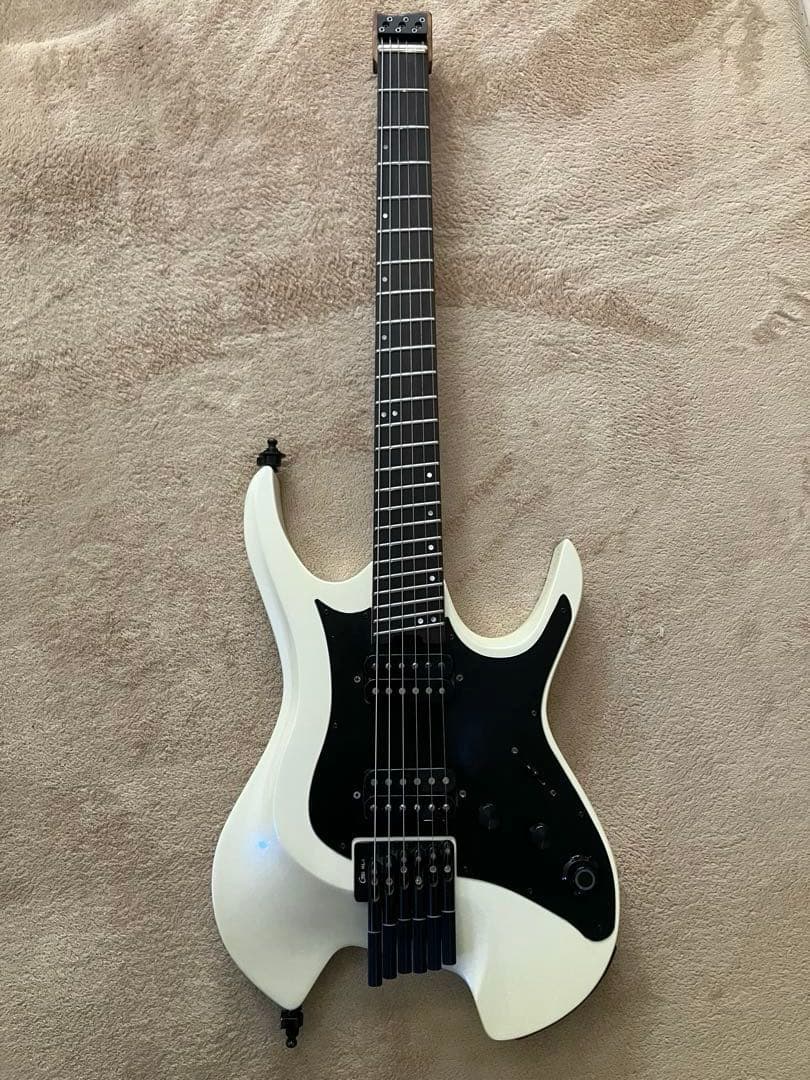 Mooer GTRS W800（Pearl White） ヘッドレスギター