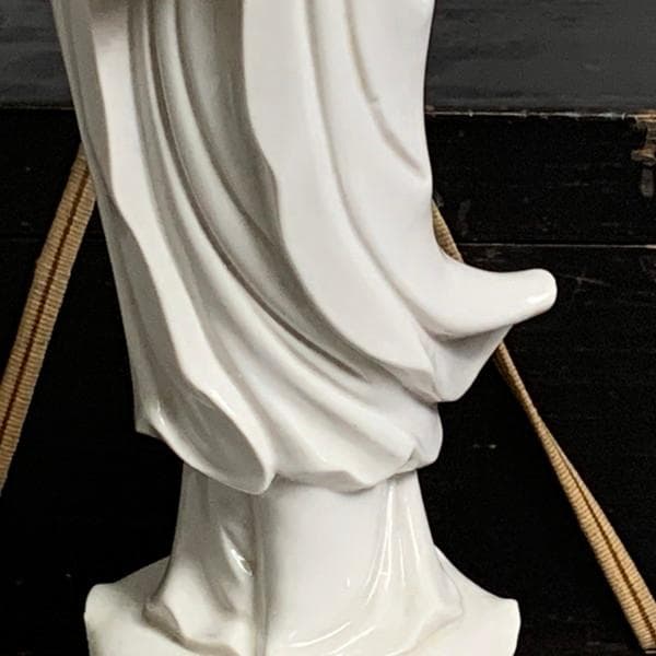 白磁蓮上観音立像箱付き [B29455]