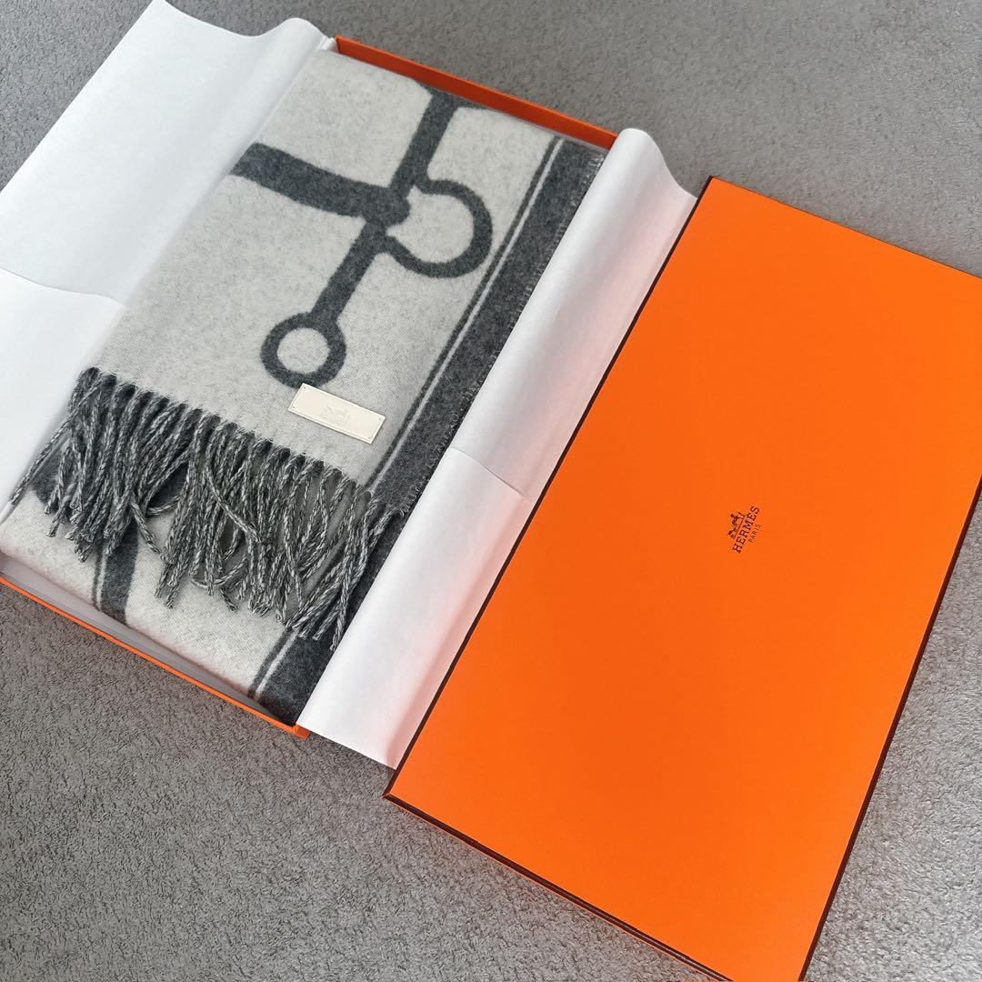 新品未使用　エルメス　カシミヤマフラー　《モール》　2025AW グレー 白