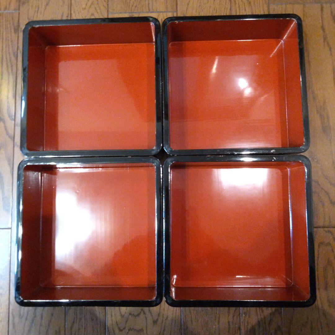 昭和レトロアンティーク黒漆塗り木製4段重箱 松と鶴の蒔絵デザイン