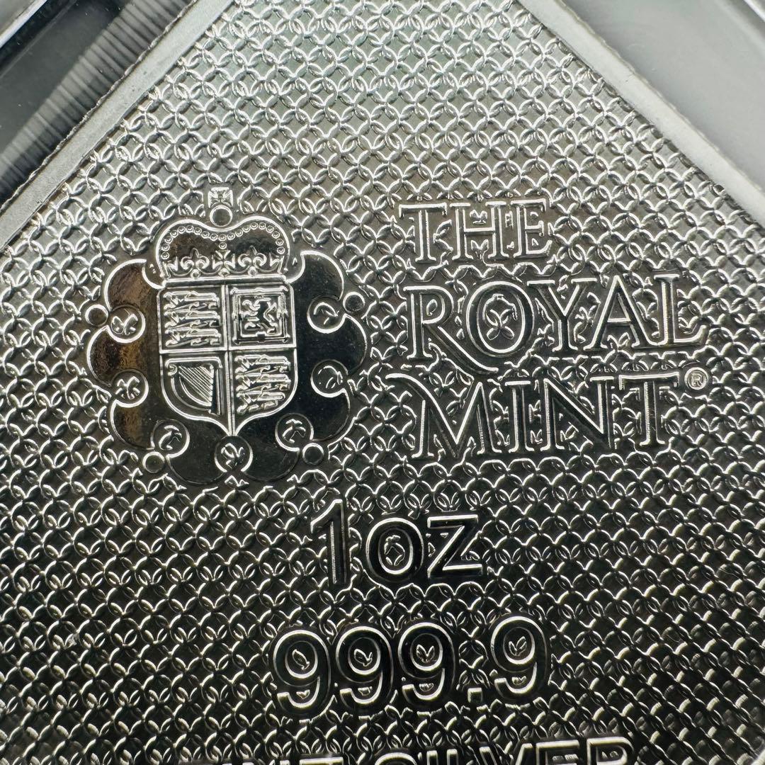 銀貨 英国 ロイヤルミント クイーンズビーストコンプリーター 四角型 1オンス